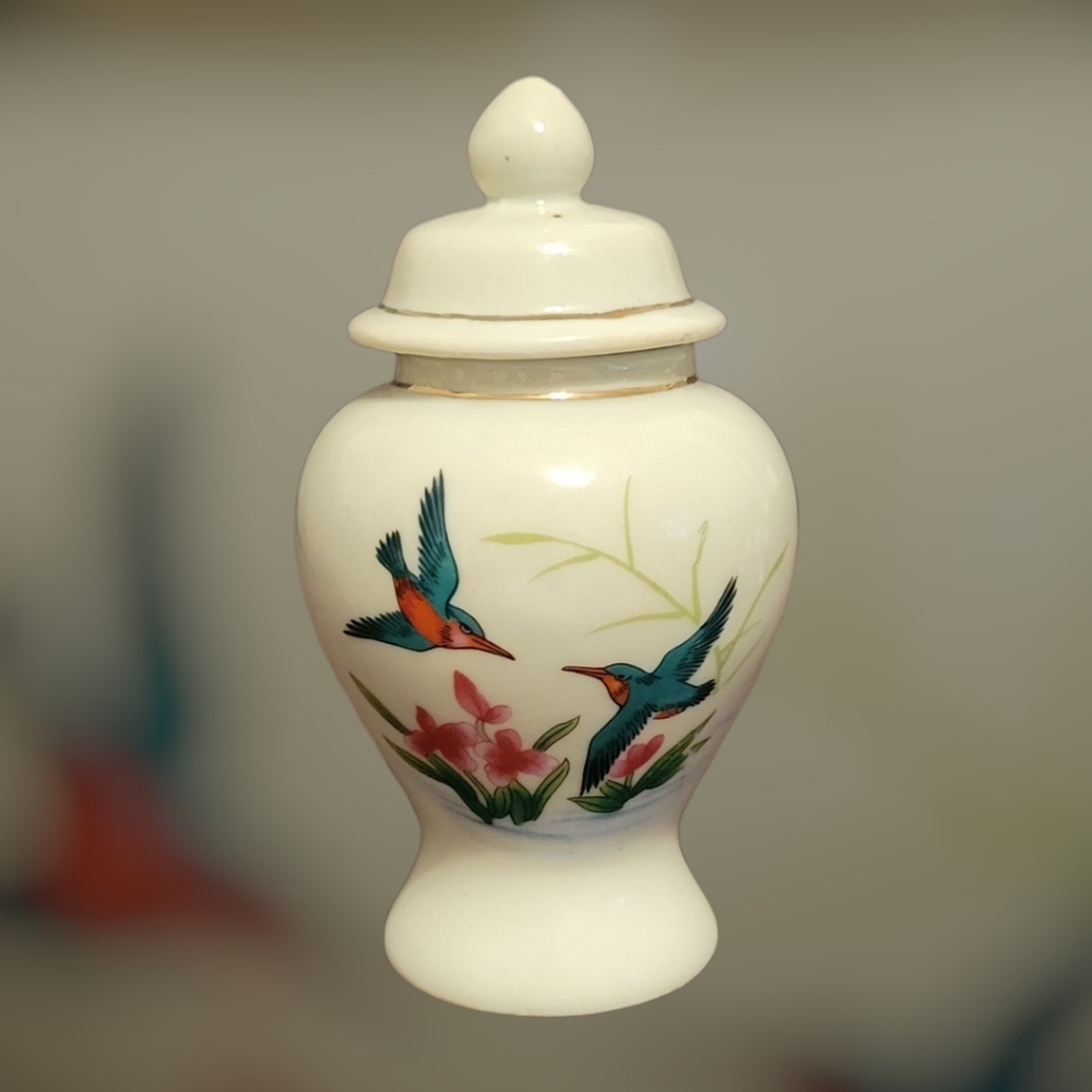 Vintage Chinese Ginger Jar with lid